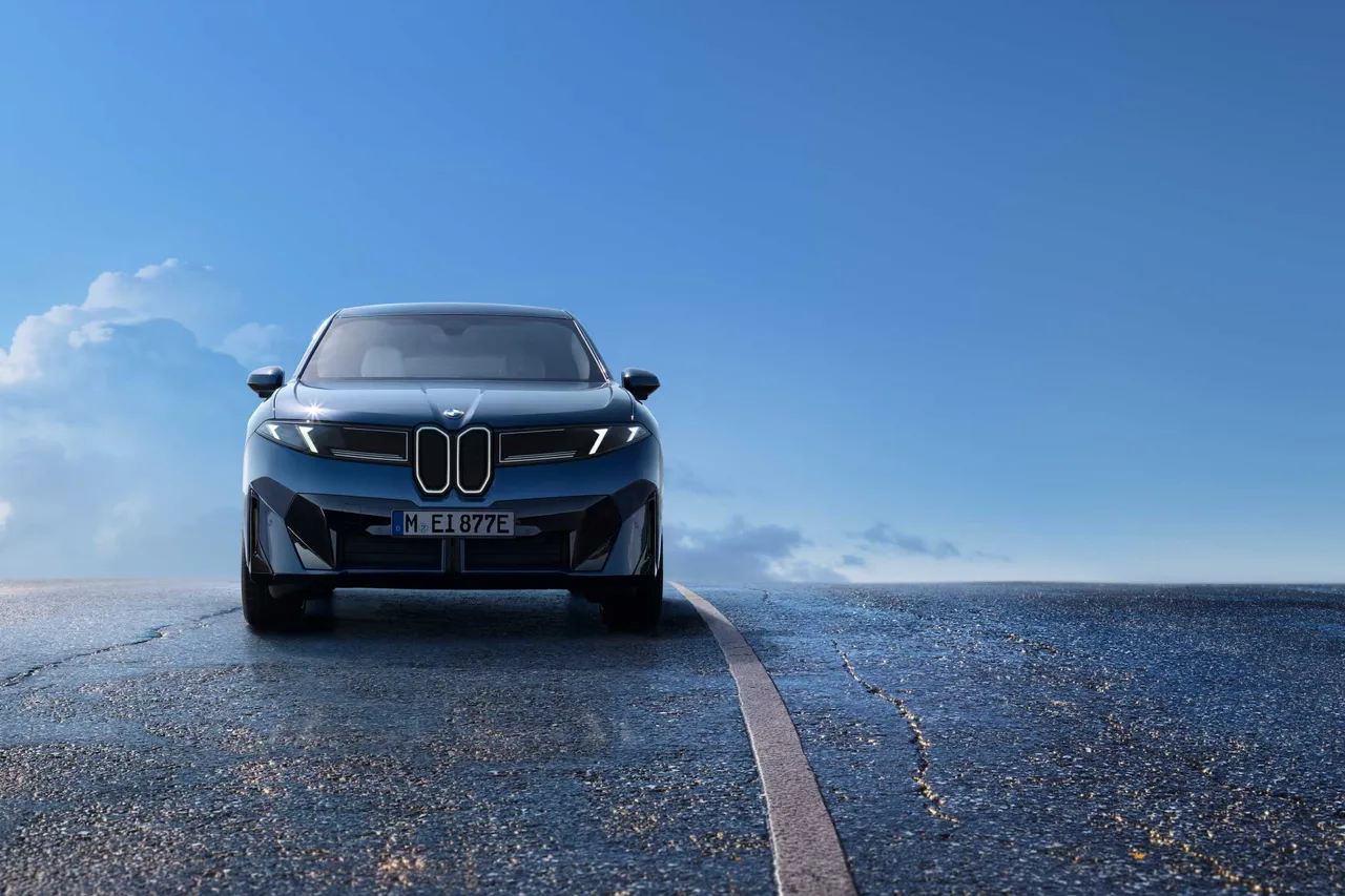 BMW iX3 50 xDrive — تفاصيل السيارة