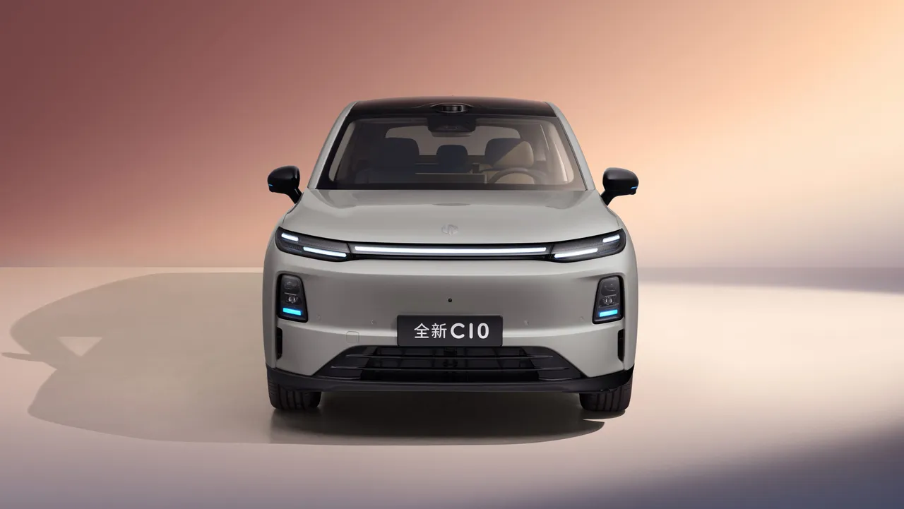 Leapmotor C10 210 EREV — الواجهة الأمامية