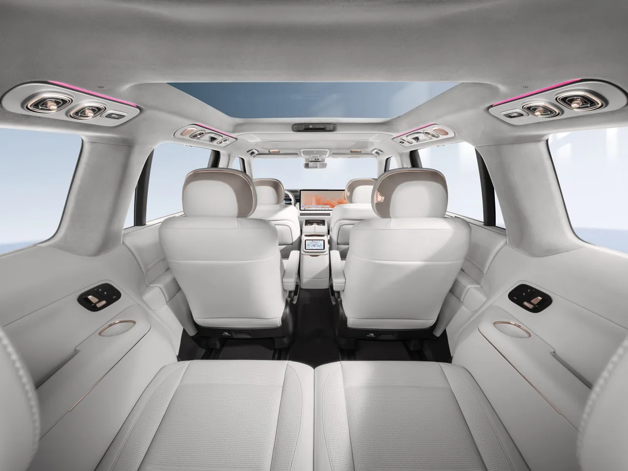 Lynk & Co 900 — تفاصيل السيارة