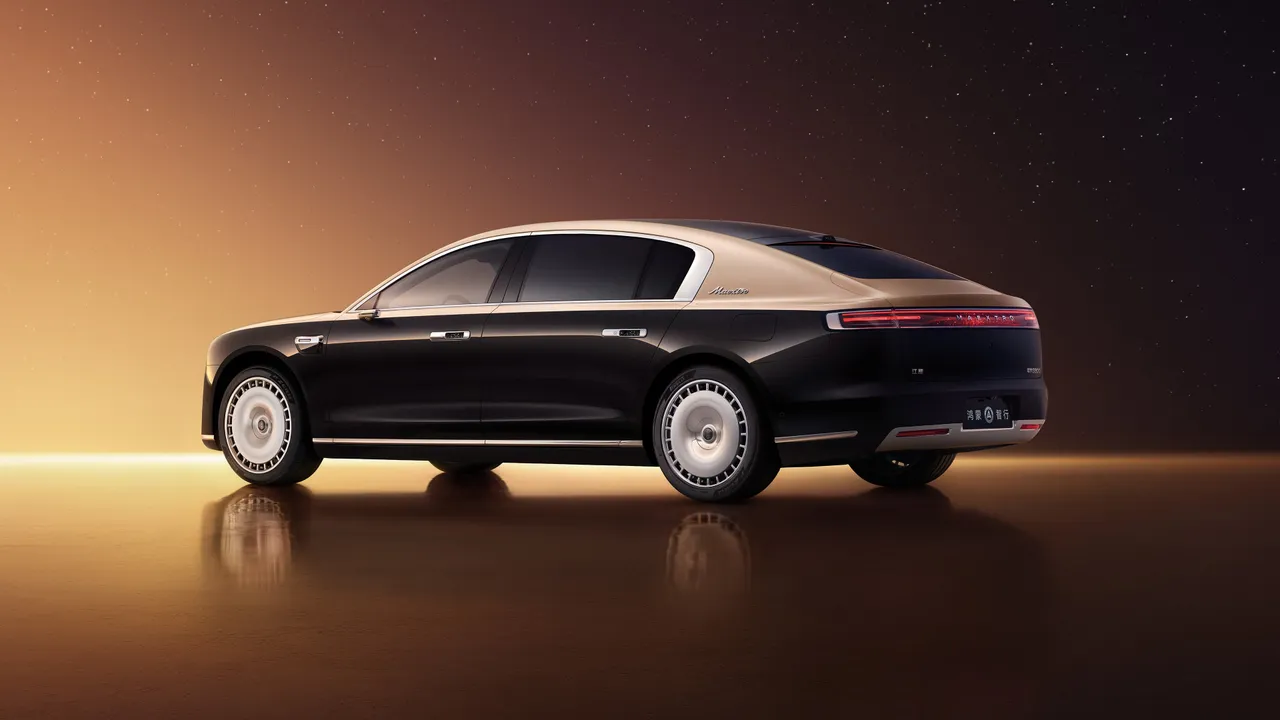 MAEXTRO S800 — التصميم الجانبي