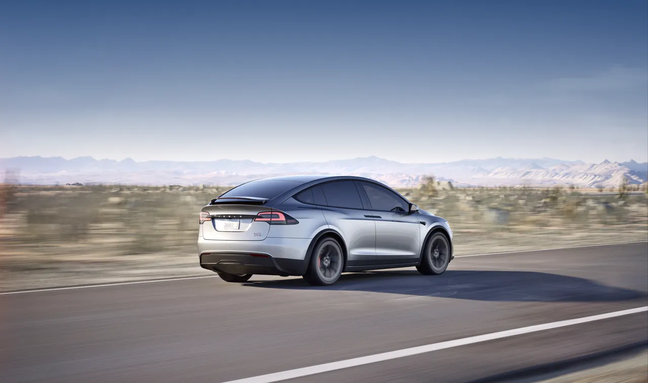 Tesla Model X — تفاصيل السيارة